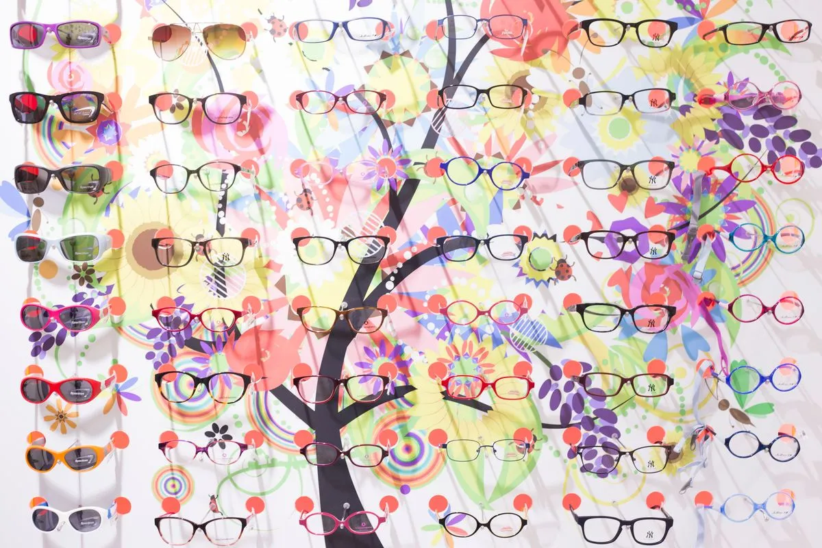 Collection lunettes enfants Eye's Heaven Belleville — arbre à lunettes coloré Paris 20e